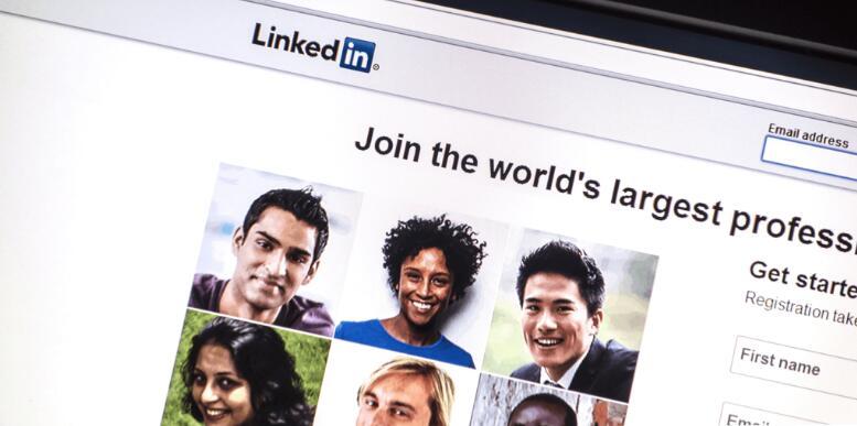 How to Create A Perfect LinkedIn Headshot Using AI